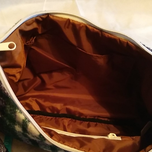 Satchel - Picture 7 of 8